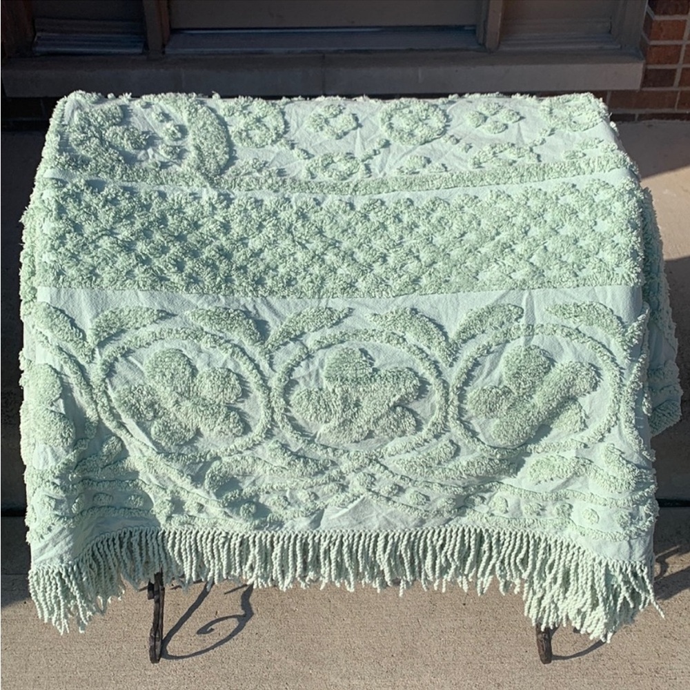 •| vintage chenille bedspread - Picture 3 of 8